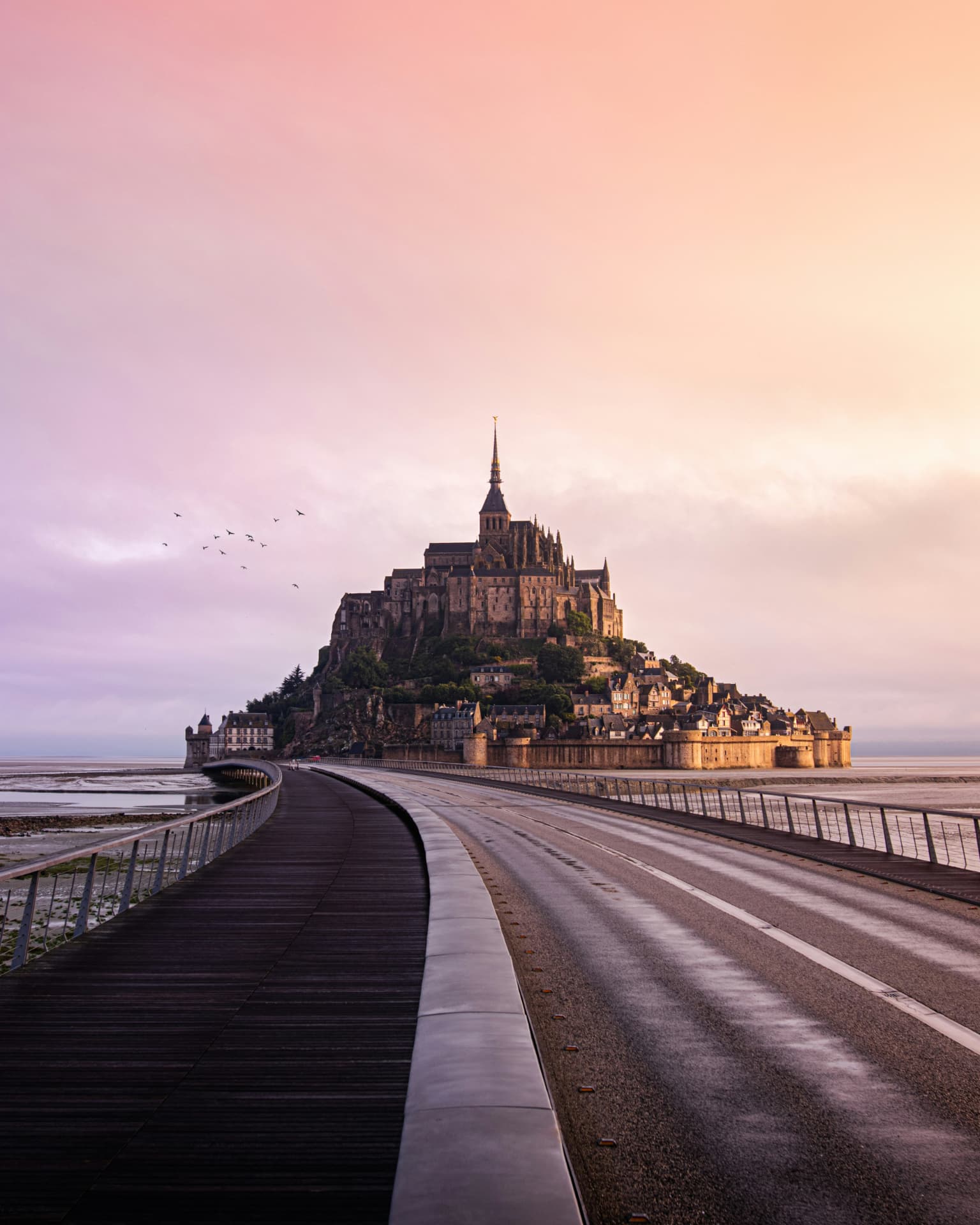 Mont Saint-Michel al amanecer