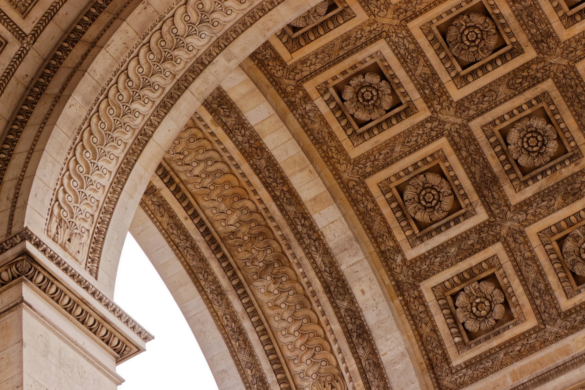 Detalle esculpido de la bóveda del Arco del Triunfo