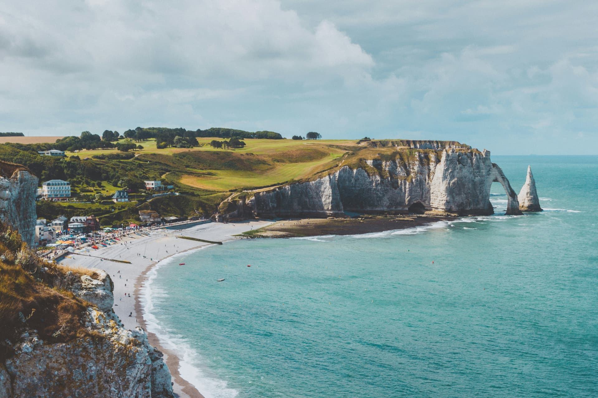 Acantilados de Étretat sobre el mar